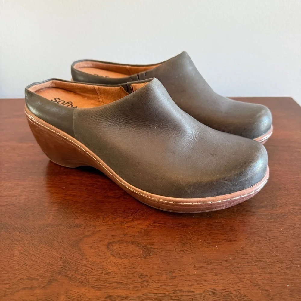 SoftWalk Clogs Women’s Size 9N – Grey